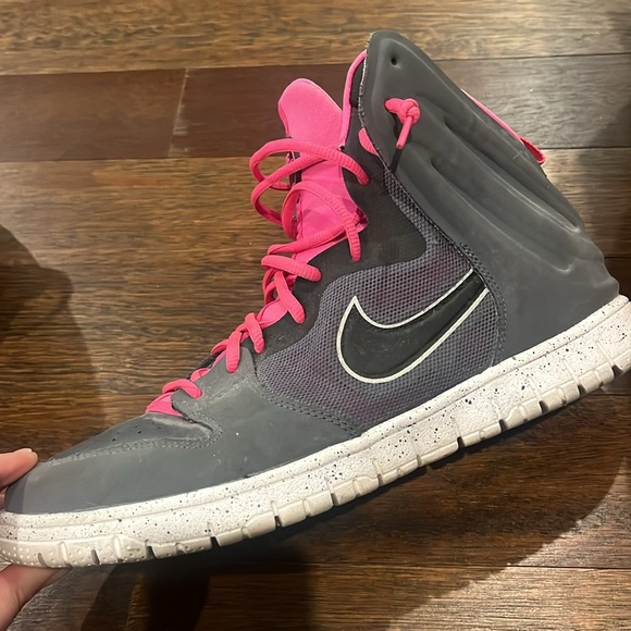 Nike Free Run Mid Sneaker, Size 11 - Picture 4 of 7